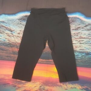 Spanx black legging capris size small